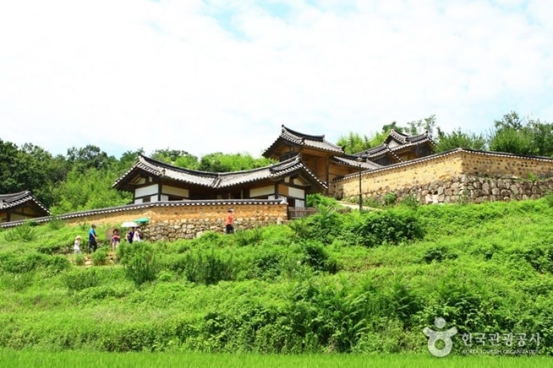 Gyeongju Yangdong Village [UNESCO World Heritage]  (4/45)