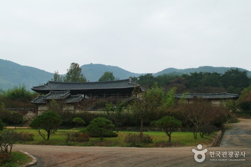 Byeongsanseowon Confucian Academy  (1/10)