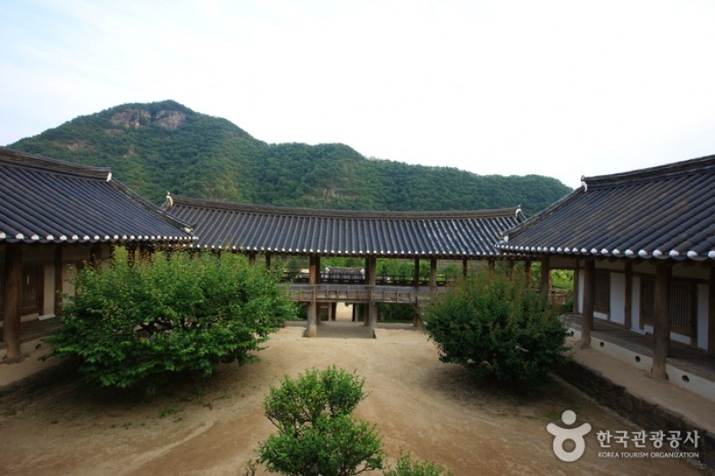 Byeongsanseowon Confucian Academy  (7/10)