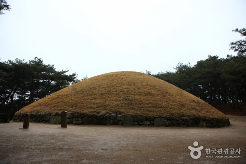 Royal Tomb of Queen Seondeok  (8/8)