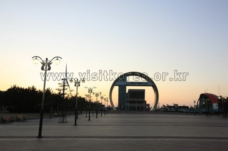 Homigot Sunrise Square  (2/21)