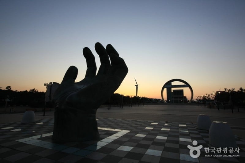 Homigot Sunrise Square  (3/21)