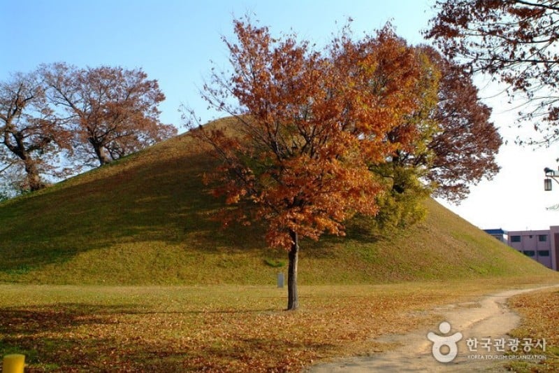 Geumgwanchong Tomb  (3/4)