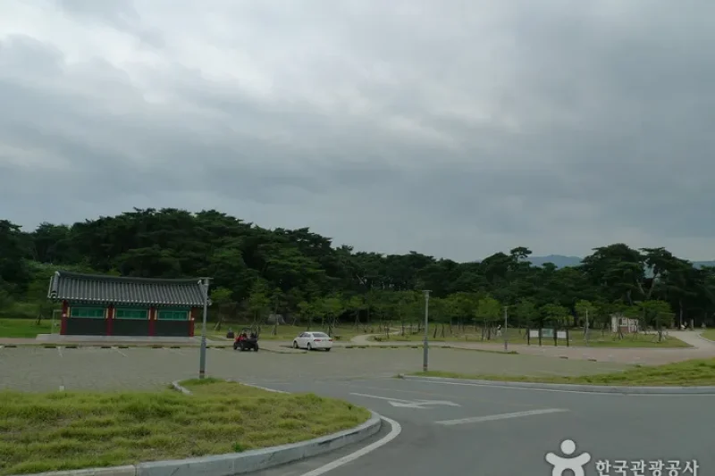 Gyeongju Gwaereung Tomb (경주 원성왕릉) (2/12)