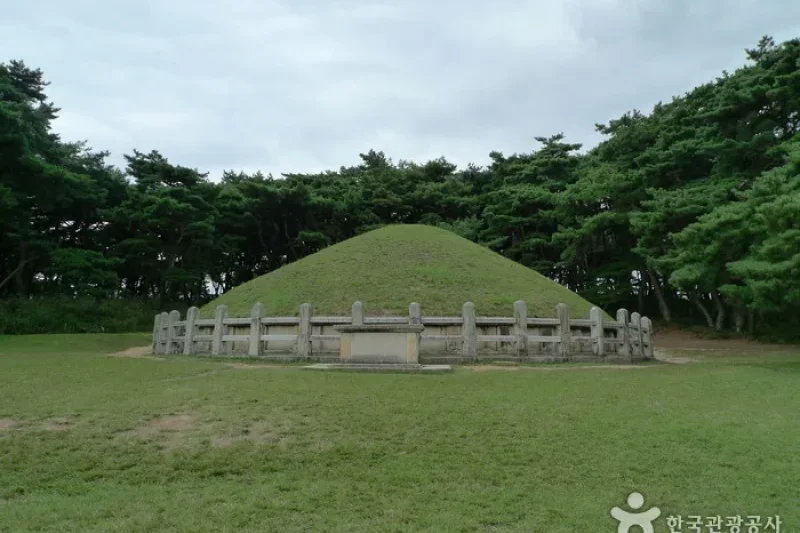 Gyeongju Gwaereung Tomb (경주 원성왕릉) (6/12)