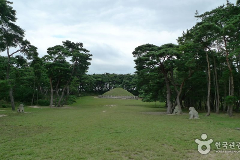 Gyeongju Gwaereung Tomb (경주 원성왕릉) (8/12)