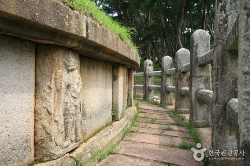 Gyeongju Gwaereung Tomb (경주 원성왕릉) (9/12)