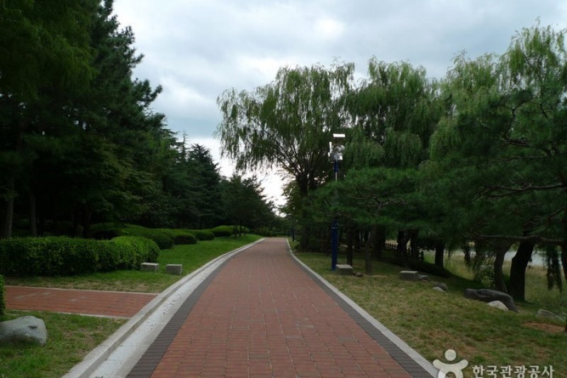Bomunho Lake   (5/17)