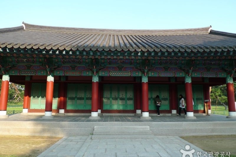 Gyeongju Oreung Royal Tombs  (7/28)
