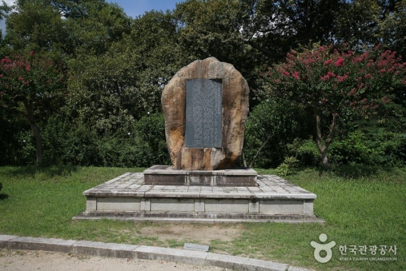 Gyeongju Oreung Royal Tombs  (17/28)