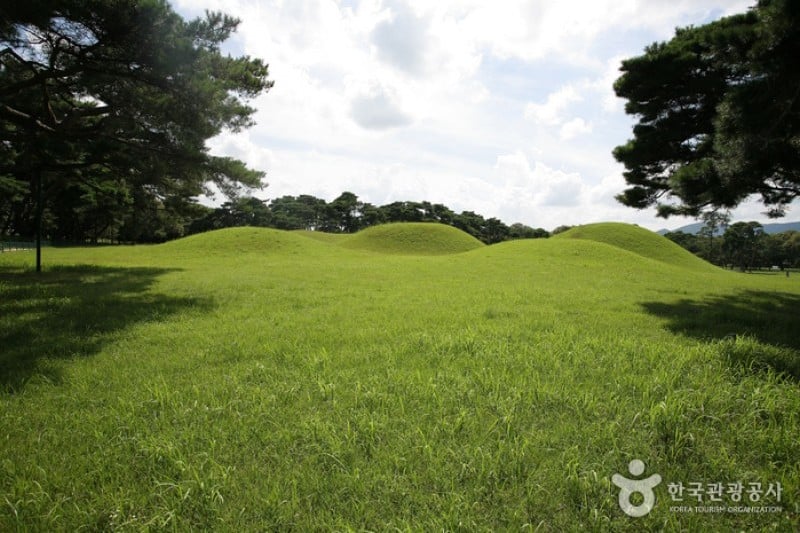 Gyeongju Oreung Royal Tombs  (18/28)