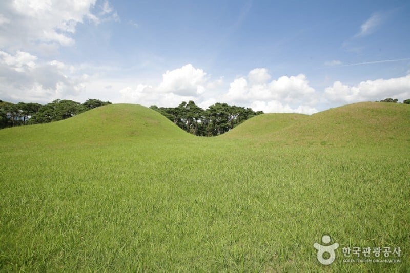 Gyeongju Oreung Royal Tombs  (21/28)