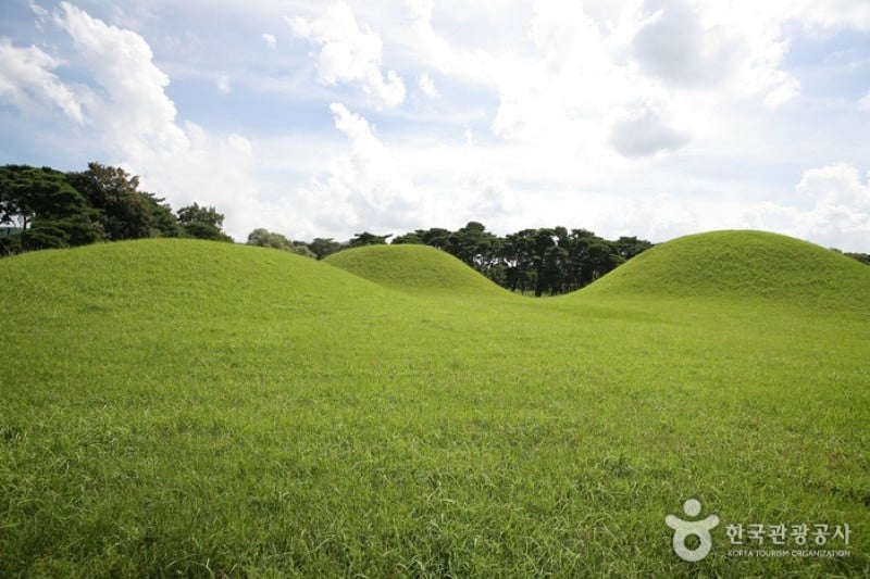 Gyeongju Oreung Royal Tombs  (23/28)