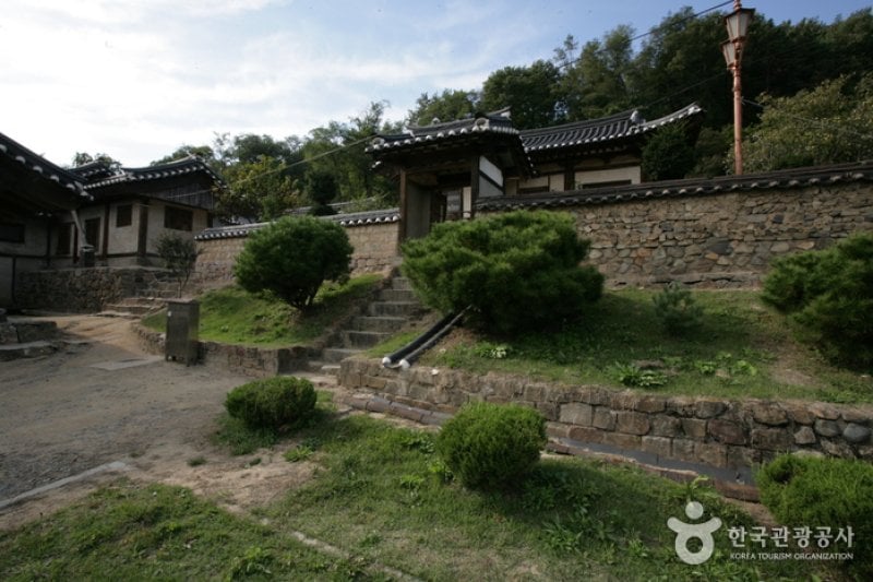 Imcheonggak House  (1/15)
