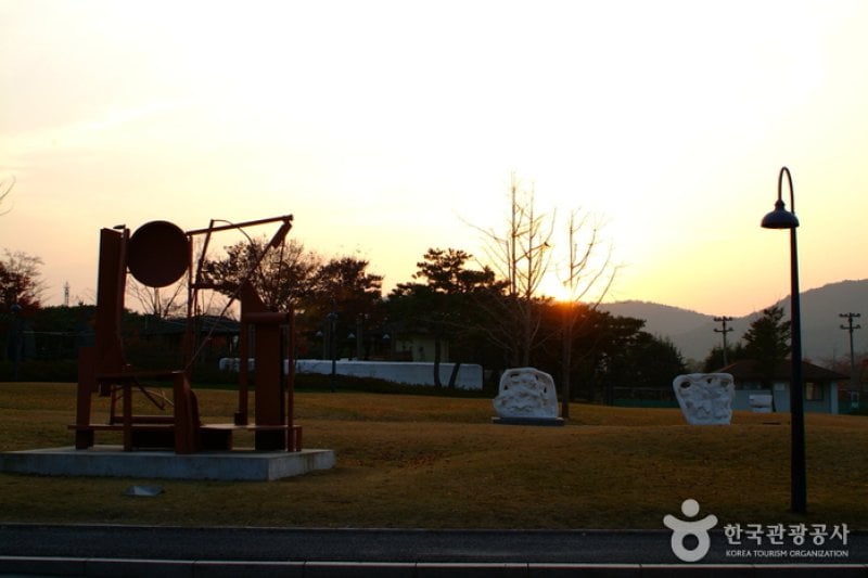 Wooyang Art Museum  (2/3)