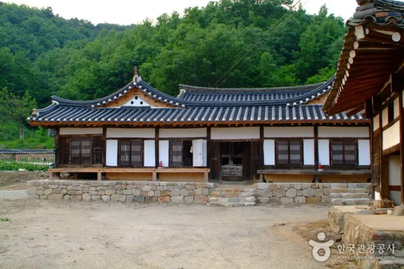 Head House of Pansagongpa Branch of Pyeongsan Shin Clan  (3/3)