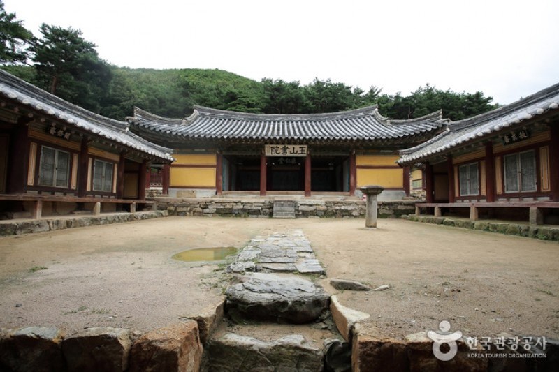 Oksanseowon Confucian Academy  (1/7)