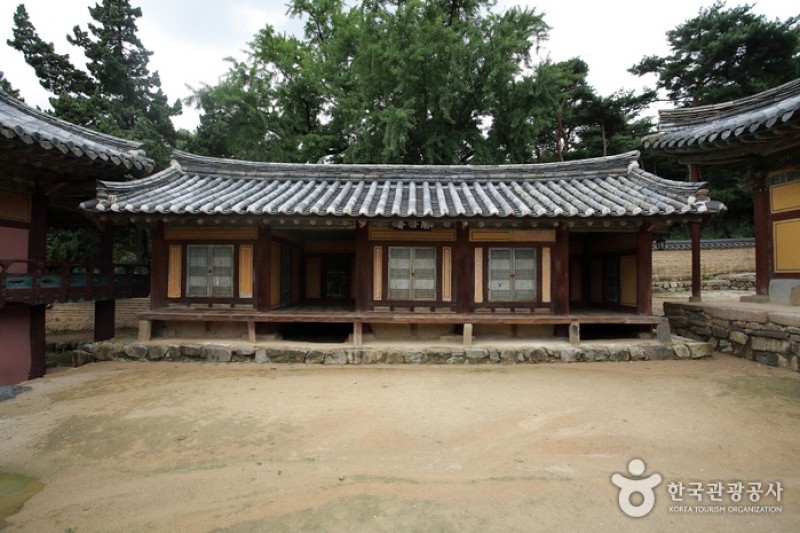 Oksanseowon Confucian Academy  (3/7)