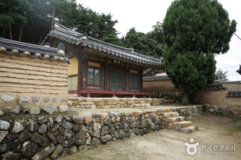 Oksanseowon Confucian Academy  (4/7)