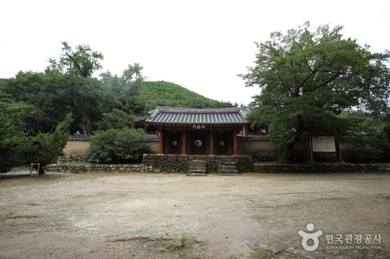 Oksanseowon Confucian Academy  (5/7)