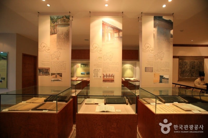 Mungyeong Confucian Museum  (10/12)