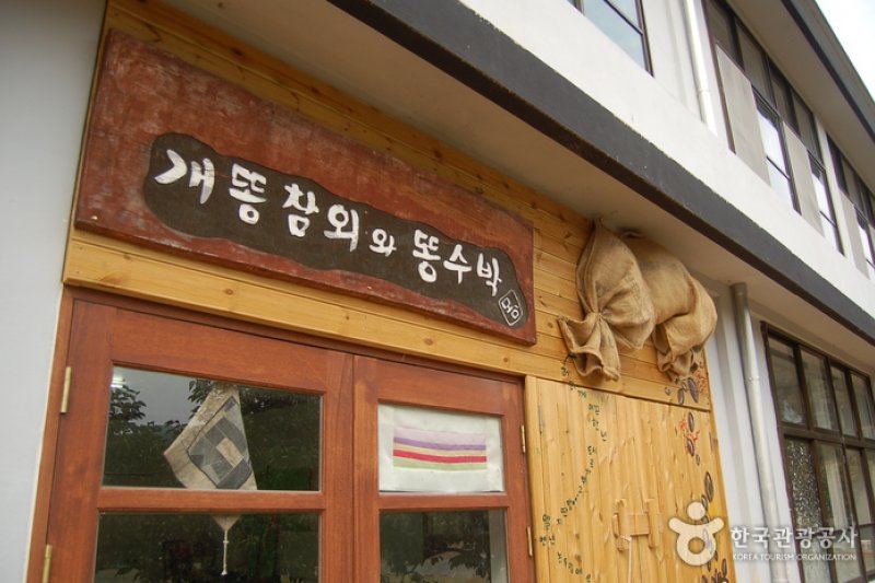Bisl Pottery Studio  (7/11)
