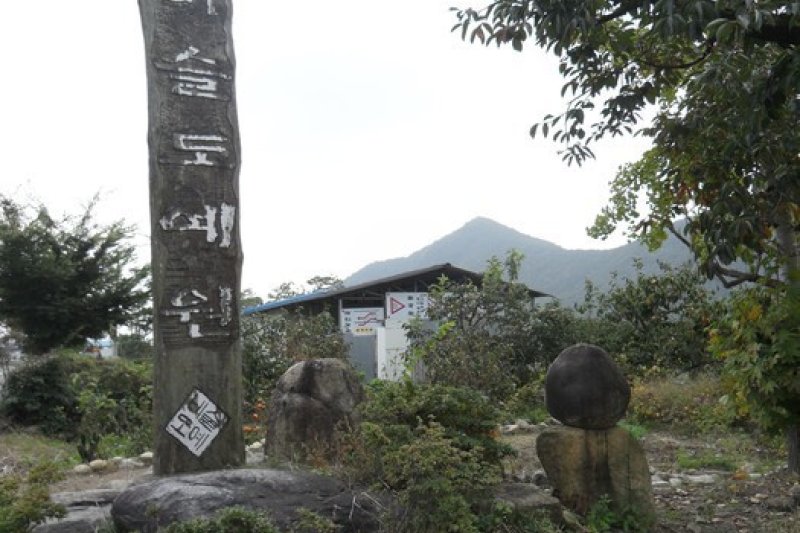 Bisl Pottery Studio  (9/11)