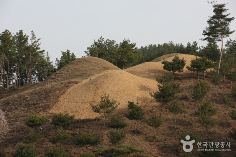 Jisandong Ancient Tombs  (1/13)
