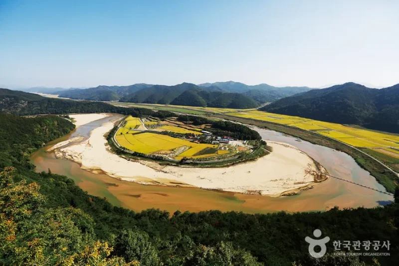 Hoeryongpo Village (회룡포) (1/11)