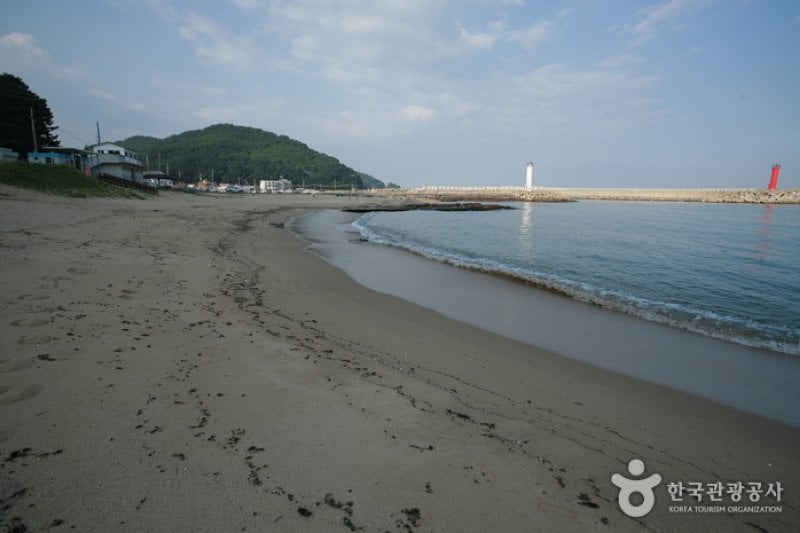 Gyeongjeong Beach (경정해수욕장) (1/4)