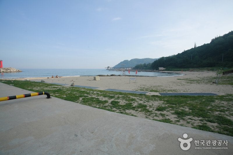 Gyeongjeong Beach (경정해수욕장) (2/4)
