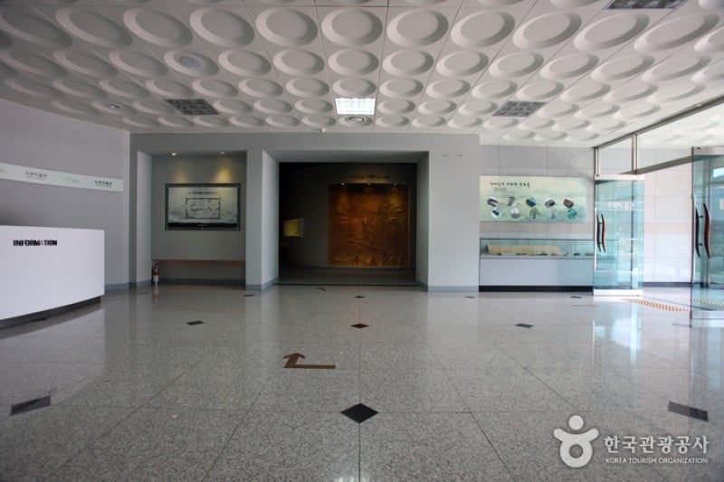 Ureuk Museum  (9/16)