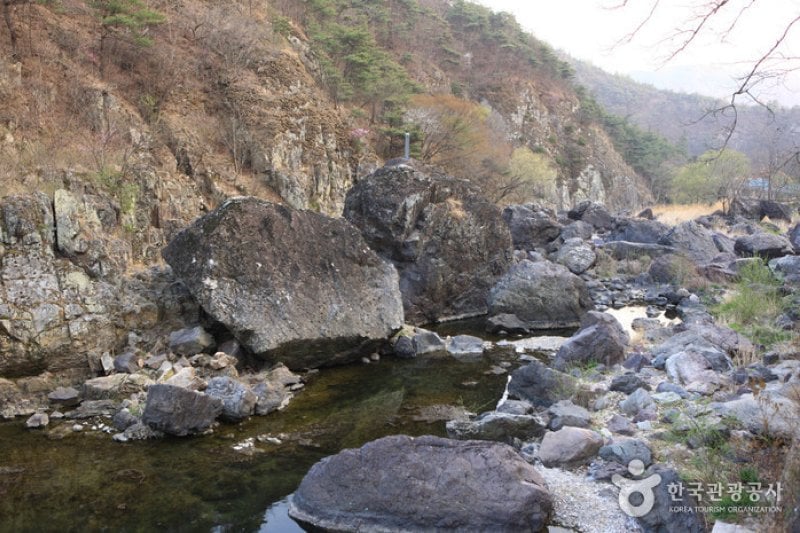 Binggye Valley  (11/18)