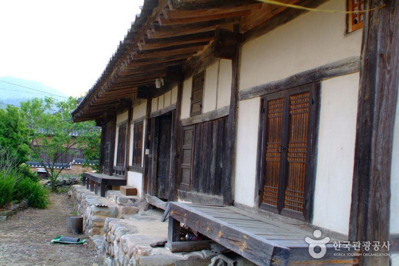Seobyeok House  (3/4)