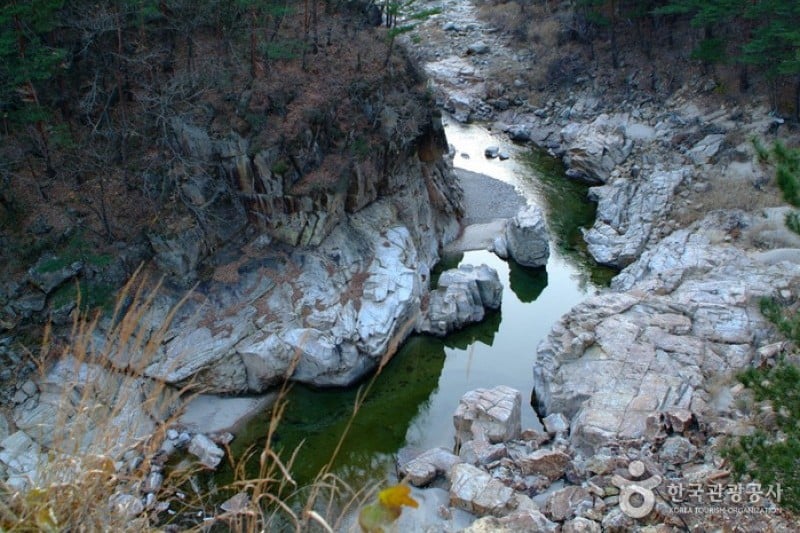 Buryeongsa Valley  (2/18)
