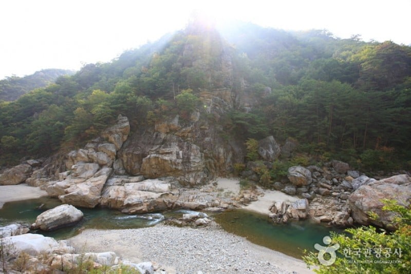 Buryeongsa Valley  (4/18)