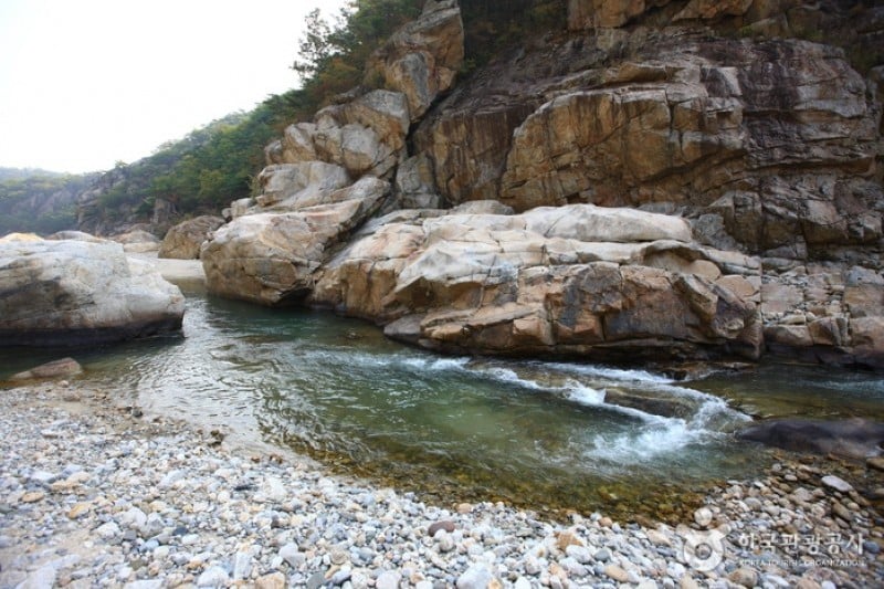 Buryeongsa Valley  (9/18)