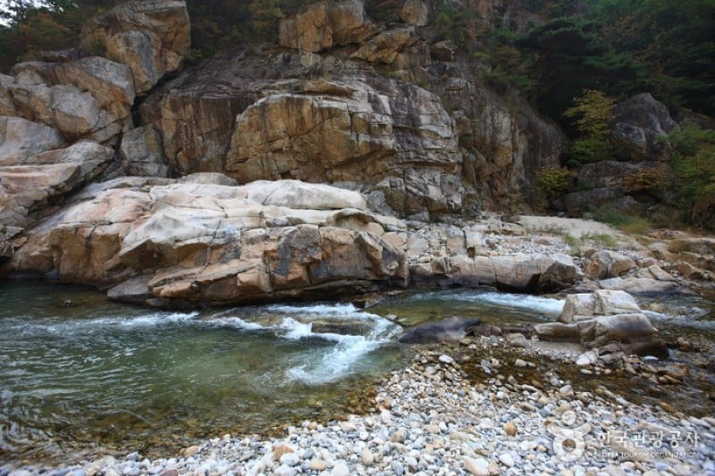 Buryeongsa Valley  (10/18)