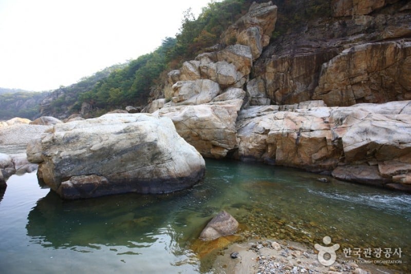 Buryeongsa Valley  (11/18)