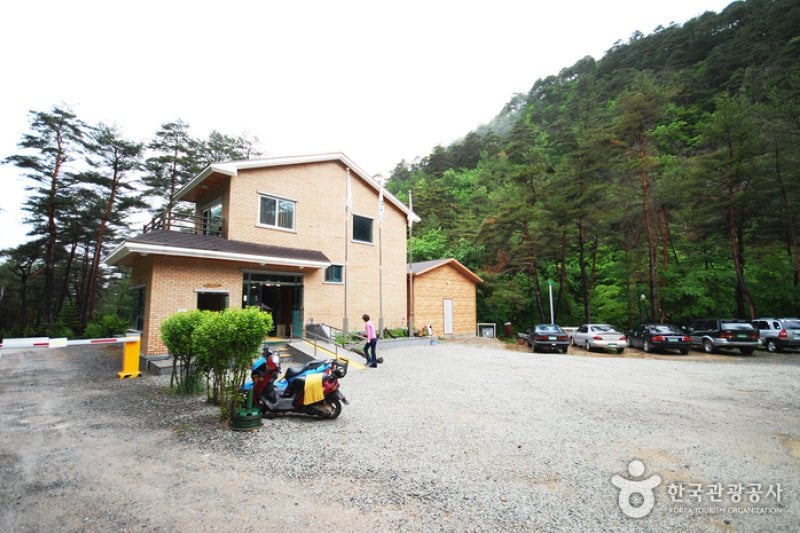 Geommasan Natural Recreation Forest (검마산자연휴양림) (1/15)