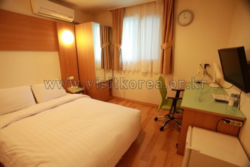 Appletree Hotel - Goodstay  (2/26)