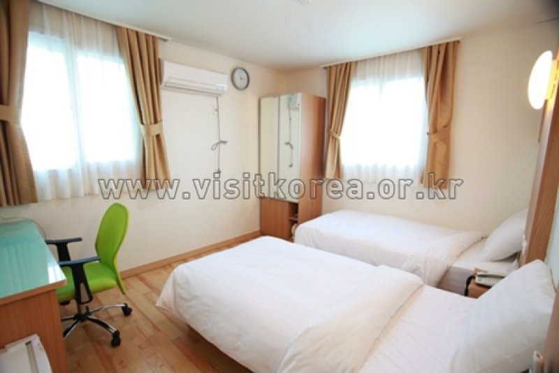 Appletree Hotel - Goodstay  (10/26)