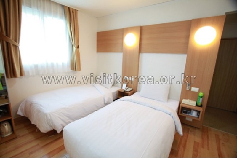 Appletree Hotel - Goodstay  (11/26)