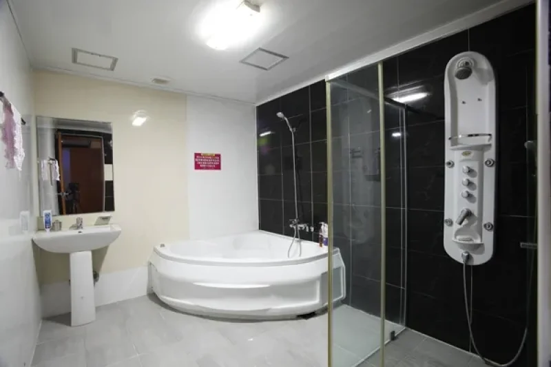 J's Motel - Goodstay  (2/20)