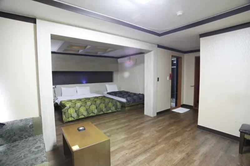 J's Motel - Goodstay  (4/20)