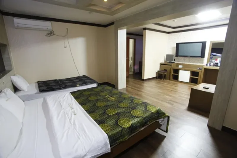 J's Motel - Goodstay  (5/20)