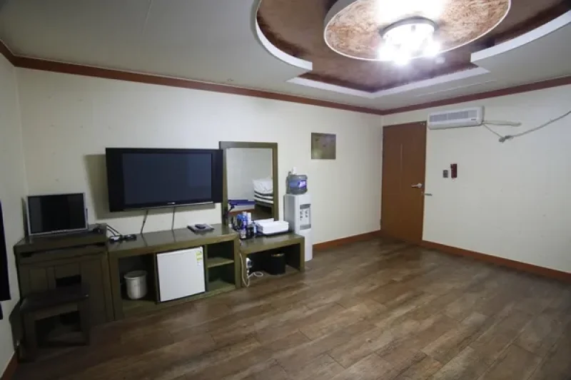 J's Motel - Goodstay  (7/20)