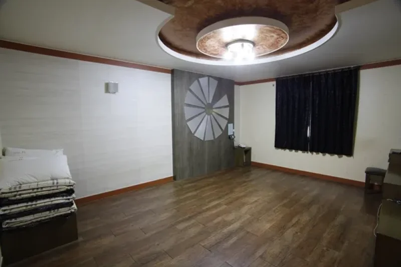 J's Motel - Goodstay  (9/20)