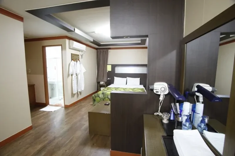 J's Motel - Goodstay  (11/20)