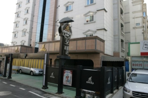Opera Motel